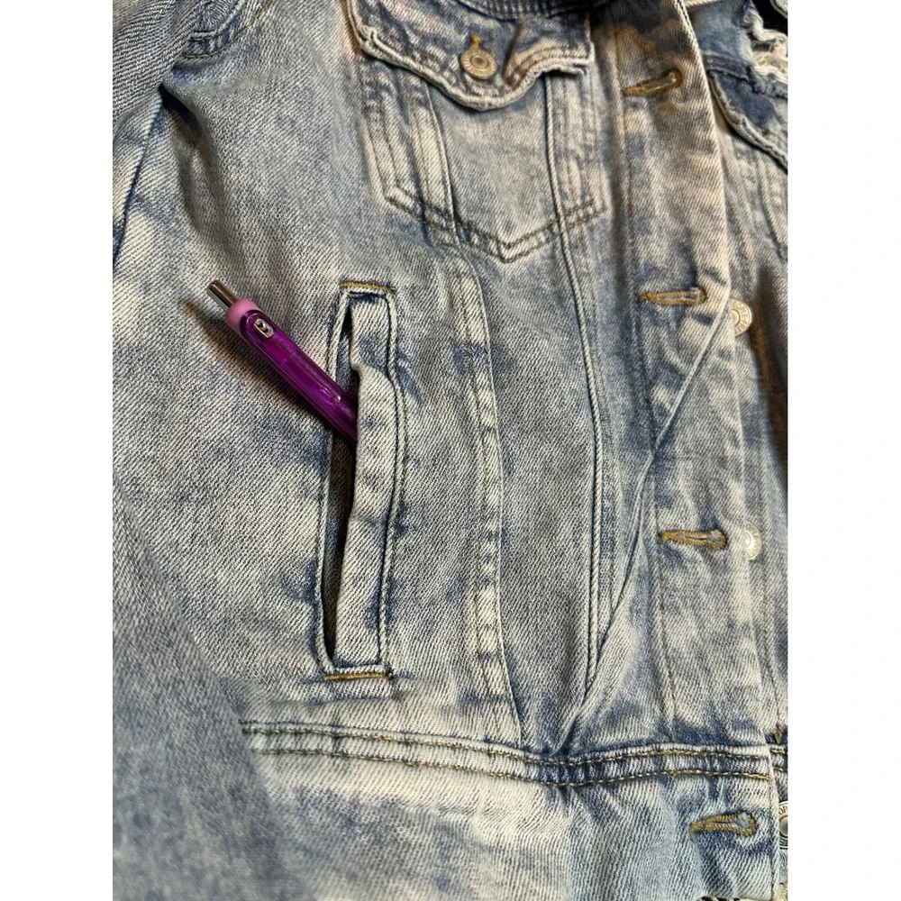 Free People Distressed Denim Jacket Light Wash Frayed Pockets Button Front Women - Picture 5 of 10